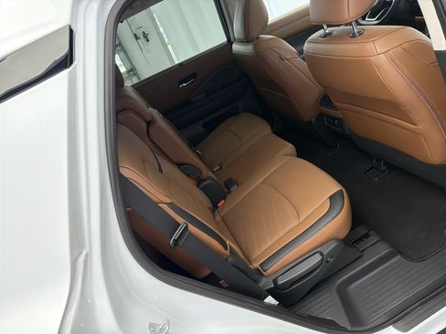 Used 2025 Nissan Pathfinder Platinum w/ Cargo Package FWD image 9