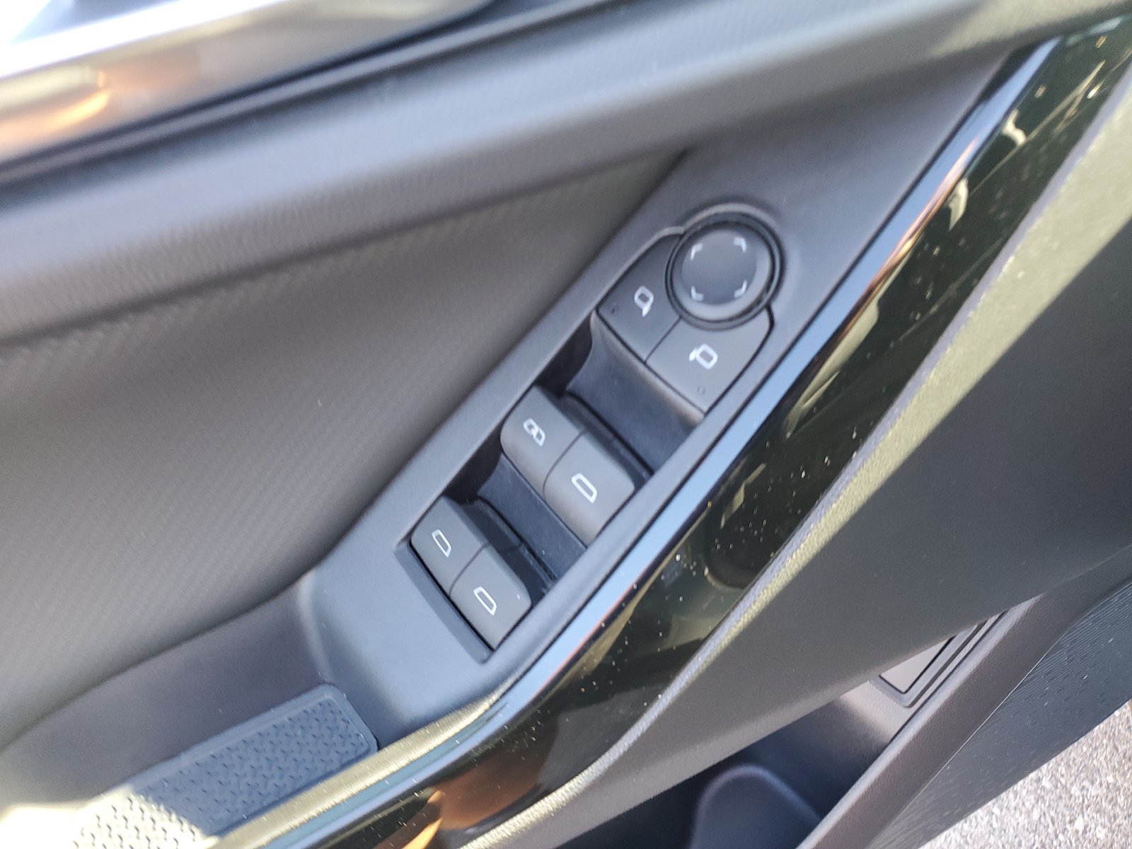 Used 2025 Chevrolet Equinox LT w/ Convenience Package II FWD image 21