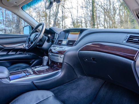 Used 2011 INFINITI M56 image 32