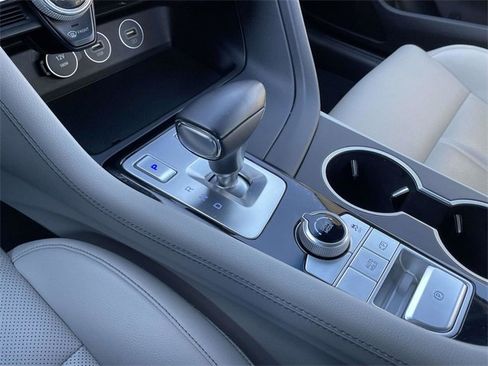 Used 2023 Genesis G70 2.0T image 28