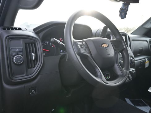 Used 2022 Chevrolet Silverado 1500 Custom image 3