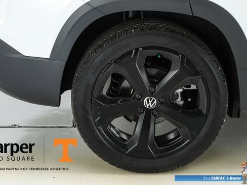 Used 2025 Volkswagen Taos SE AWD/4WD image 13