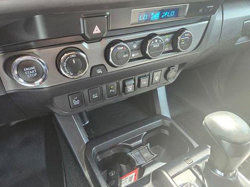Used 2022 Toyota Tacoma TRD Off-Road w/ Technology Package AWD/4WD image 19