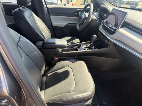 Used 2023 Jeep Compass Limited w/ Sun and Sound Group AWD/4WD image 11