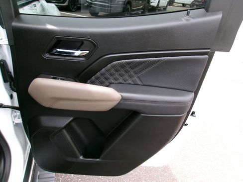 Used 2025 GMC Canyon Denali AWD/4WD image 9