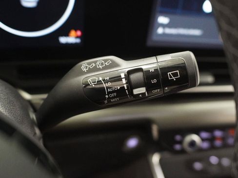 Used 2026 Kia Carnival SX w/ SX Dark Edition Package FWD image 11
