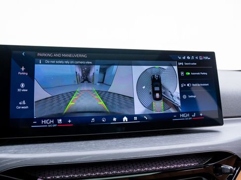 New 2026 BMW 330i xDrive Sedan w/ M Sport Package image 23