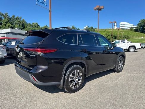 Used 2021 Toyota Highlander XLE AWD/4WD image 20