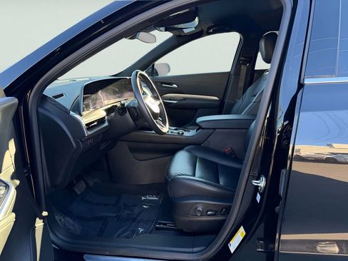 Used 2024 Cadillac XT4 Premium Luxury image 18