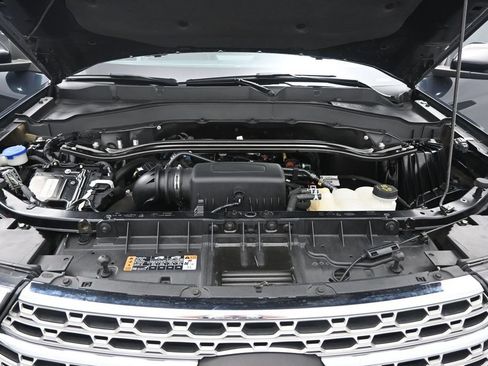 Used 2023 Ford Explorer Limited w/ Equipment Group 301A RWD image 12