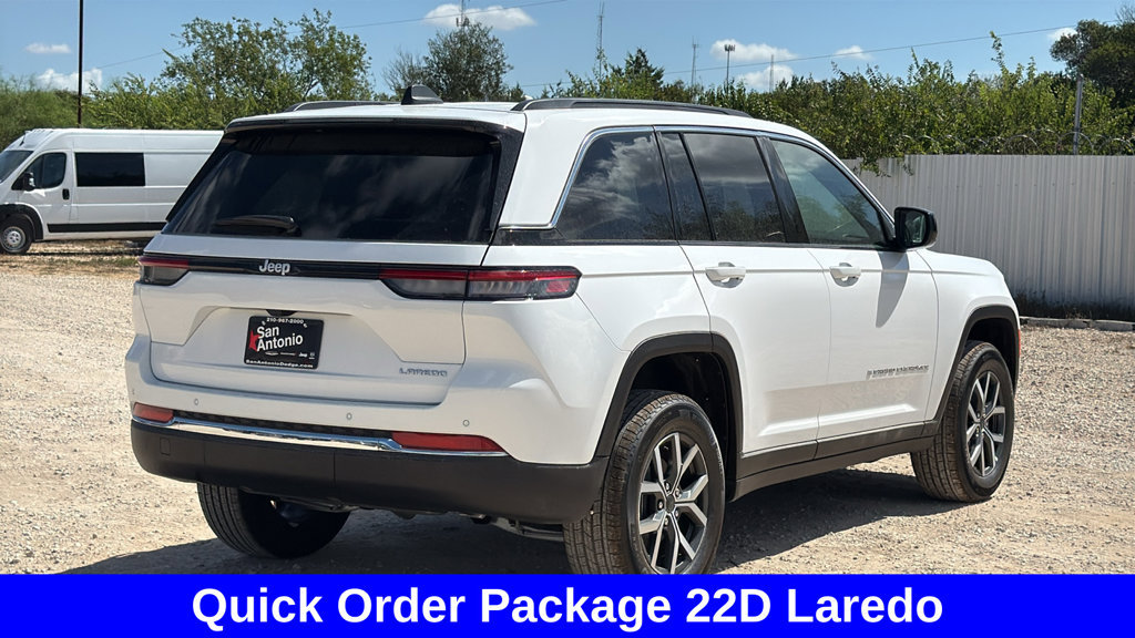New 2027 Jeep Grand Cherokee Laredo RWD image 3
