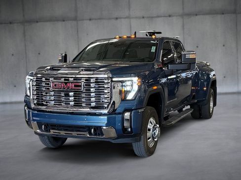 Used 2025 GMC Sierra 3500 Denali w/ Technology Package AWD/4WD image 1