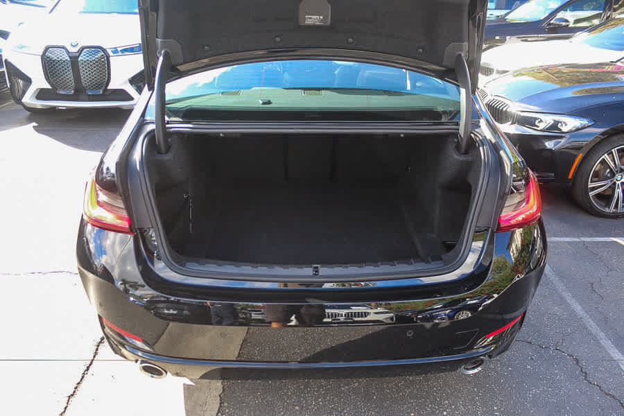 Used 2026 BMW 330i Sedan w/ Convenience Package RWD image 35