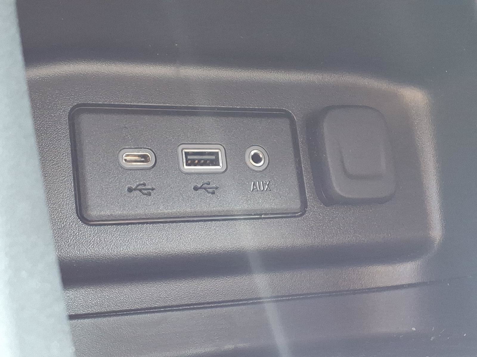 Used 2024 Chevrolet Equinox LT w/ LPO, Floor Liner Package FWD image 17
