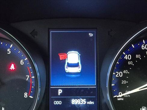 Used 2021 Toyota C-HR XLE FWD image 17