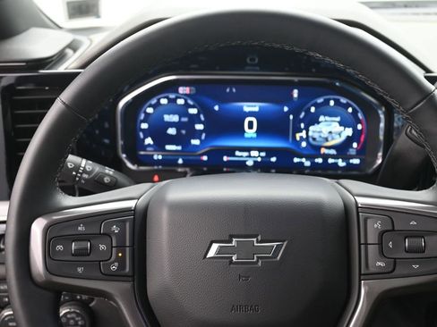 Used 2024 Chevrolet Silverado 2500 ZR2 w/ Technology Package AWD/4WD image 9