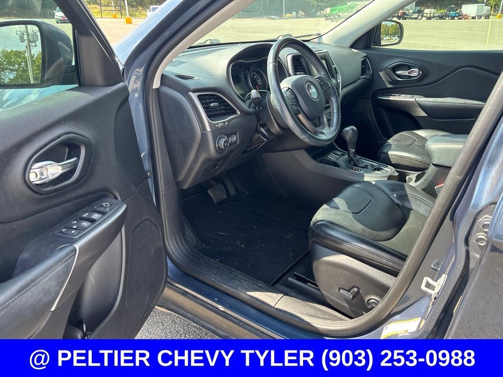 Used 2021 Jeep Cherokee Latitude Plus FWD image 11