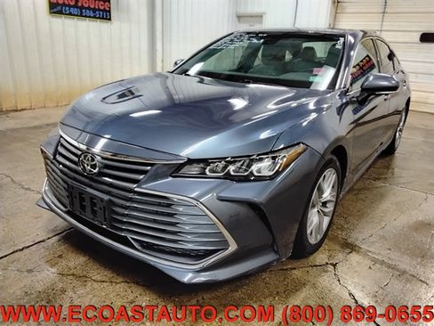 Used 2022 Toyota Avalon XLE FWD image 4