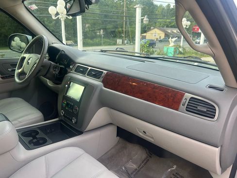 Used 2010 GMC Yukon SLT w/ SLT-2 Equipment Package AWD/4WD image 15