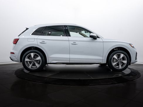 Certified 2022 Audi Q5 2.0T Premium Plus image 3
