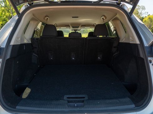 Used 2025 Nissan Rogue SV FWD image 15