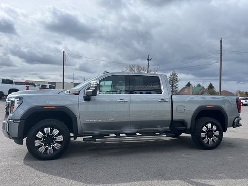 Used 2025 GMC Sierra 3500 Denali AWD/4WD image 9