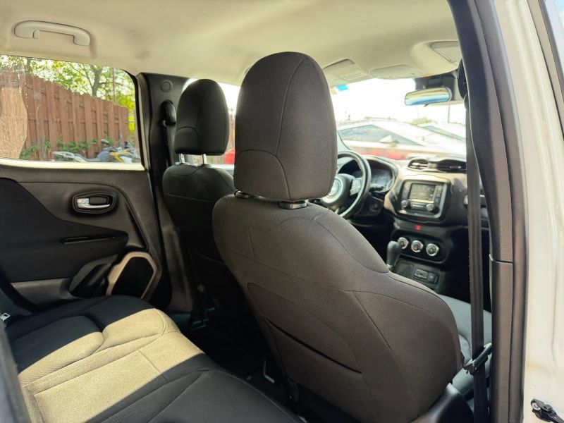 Used 2017 Jeep Renegade Latitude FWD image 26