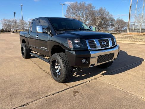 Used 2005 Nissan Titan LE w/ (U01) Nissan Navigation Pkg image 37