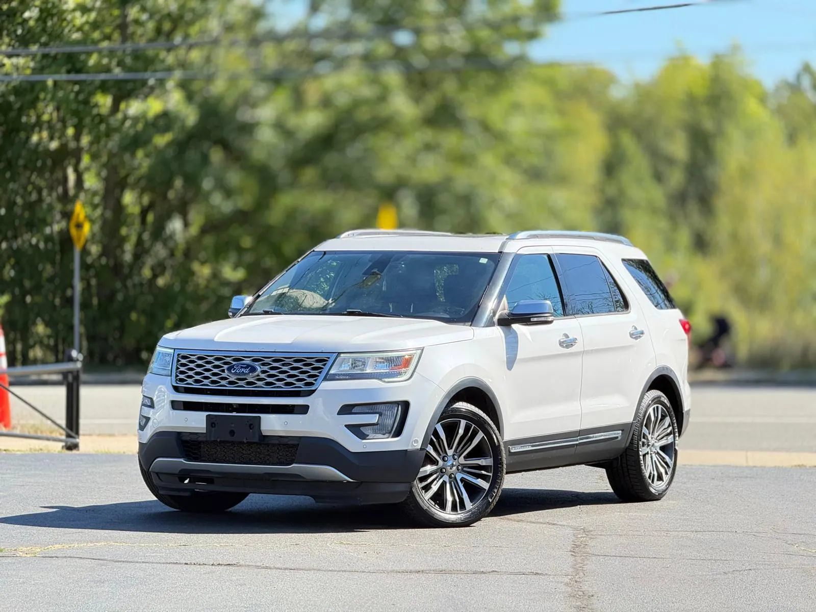 Used 2017 Ford Explorer Platinum AWD/4WD image 2