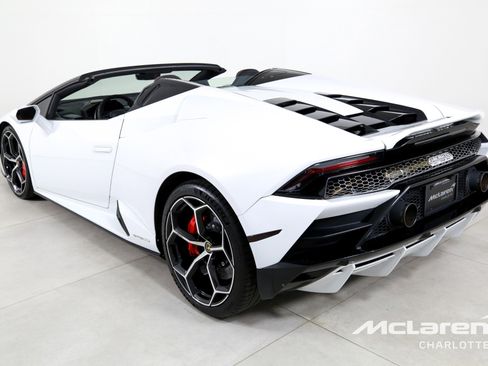 Used 2020 Lamborghini Huracan EVO image 7