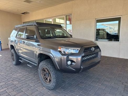 Used 2019 Toyota 4Runner SR5 AWD/4WD image 4