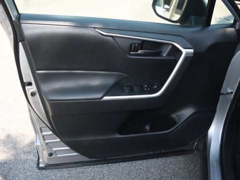 Used 2023 Toyota RAV4 LE FWD image 9