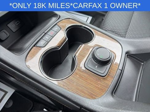 Used 2023 GMC Acadia SLE image 34