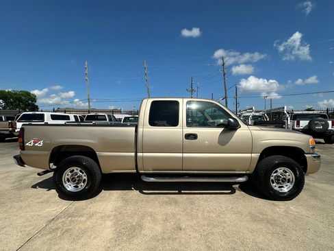 Used 2004 GMC Sierra 2500 SLT w/ Skid Plate Package AWD/4WD image 7