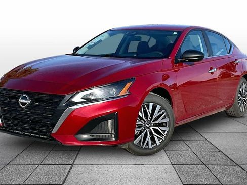 Used 2025 Nissan Altima 2.5 SV FWD image 1