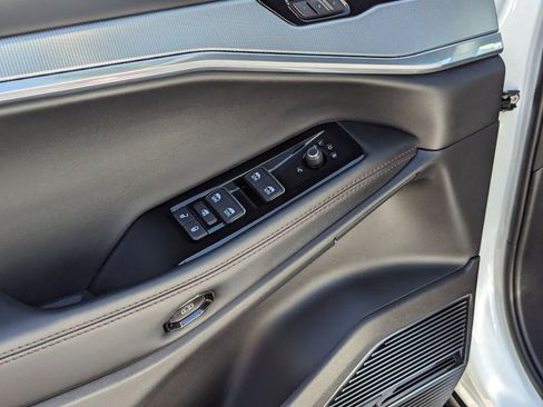 Used 2024 Jeep Wagoneer Launch Edition image 15