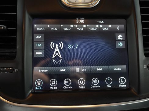 Used 2017 Chrysler 300 C RWD image 28