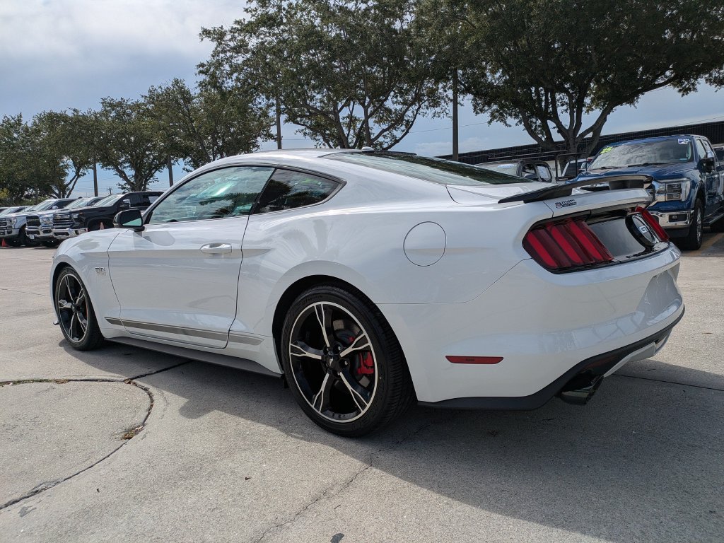 Used 2016 Ford Mustang GT Premium w/ Equipment Group 401A RWD image 6