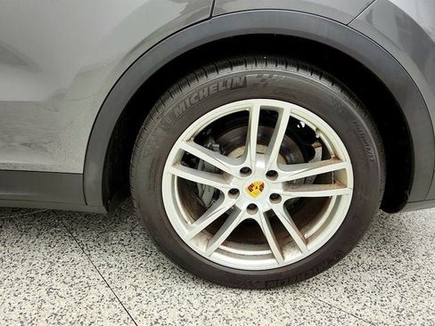 Used 2019 Porsche Cayenne S w/ Premium Plus Package AWD/4WD image 9