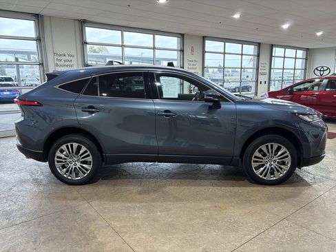 Certified 2024 Toyota Venza LE image 3