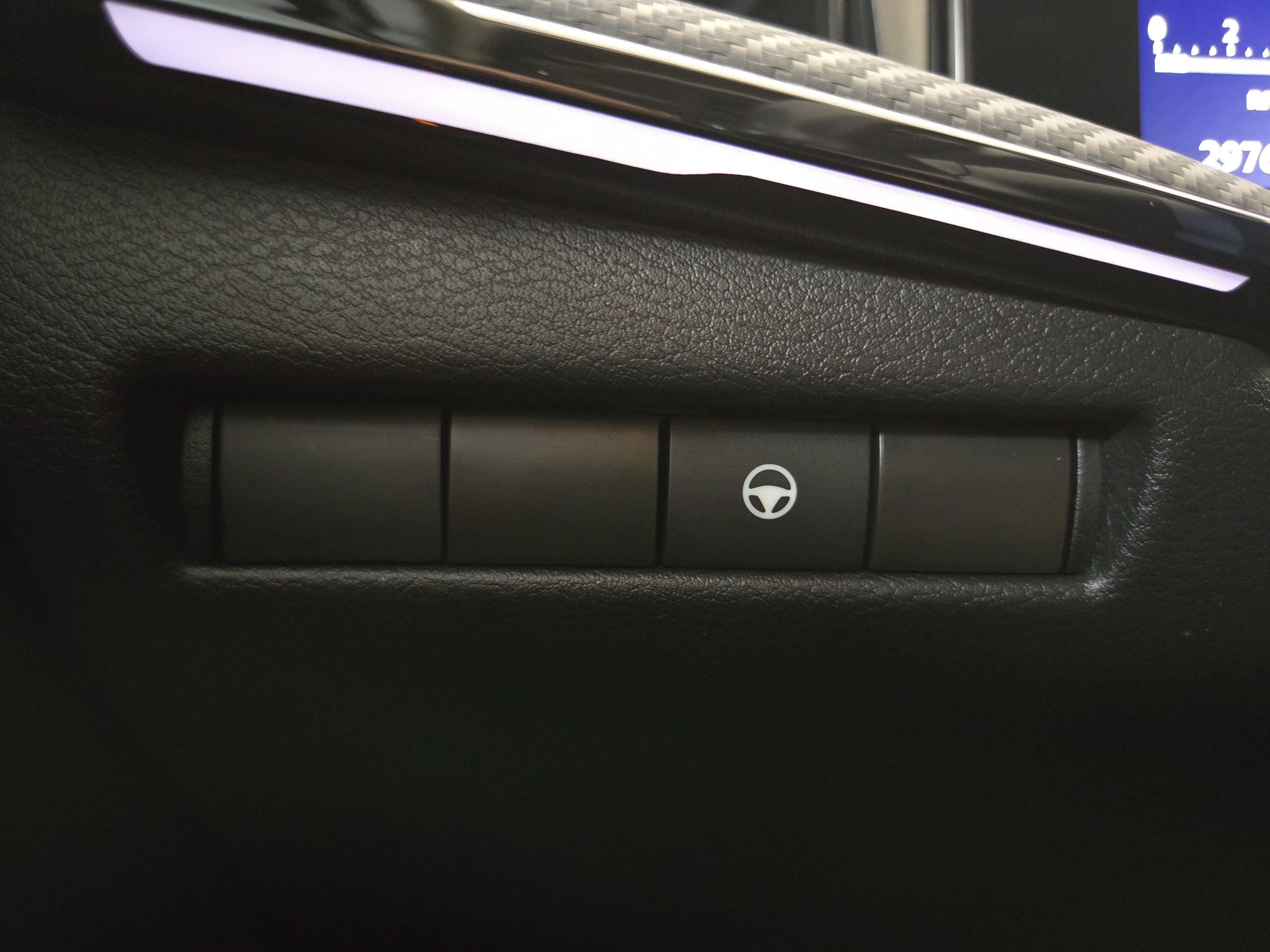 Used 2025 Nissan Kicks SR AWD/4WD image 24