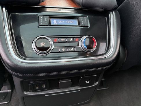 Used 2018 Lincoln Navigator Select image 23