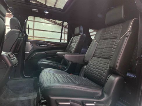 Used 2023 Cadillac Escalade ESV Sport Platinum w/ LPO, ONYX Package image 77