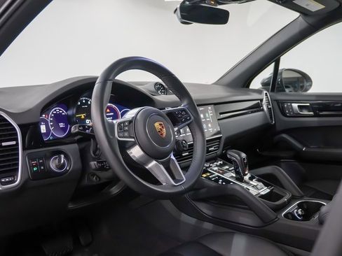 Certified 2023 Porsche Cayenne image 4