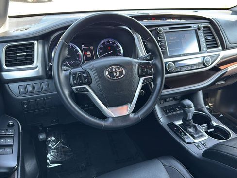 Used 2018 Toyota Highlander XLE AWD/4WD image 27