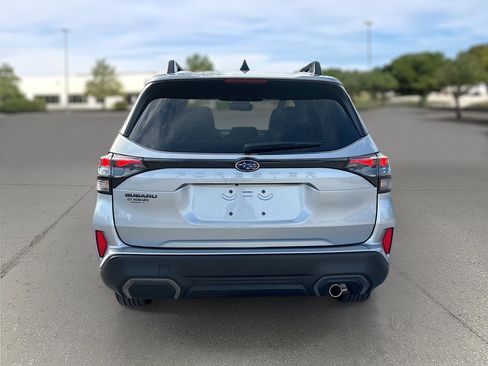 Used 2025 Subaru Forester Limited image 7