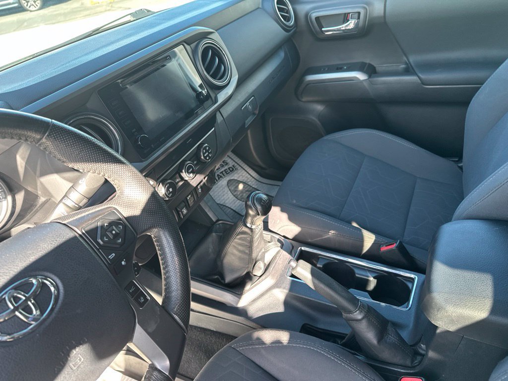 Used 2019 Toyota Tacoma TRD Sport AWD/4WD image 23