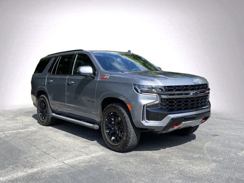 Used 2022 Chevrolet Tahoe Z71 w/ Luxury Package AWD/4WD image 2