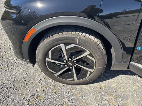 New 2026 Chevrolet Equinox EV LT image 10