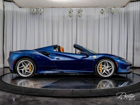 Used 2022 Ferrari F8 Tributo RWD image 23